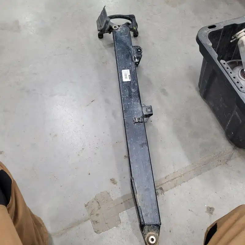 rear lh swing arm Expédition Rapide